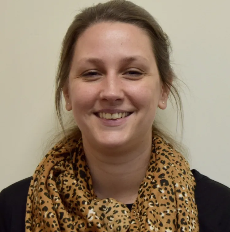 Portrait photo of adult woman smiling 