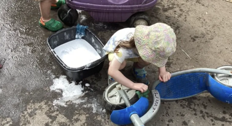 Child washing scooter