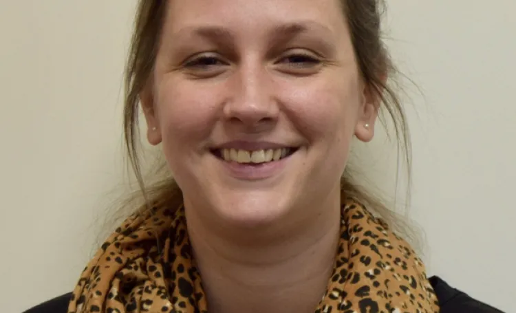 Portrait photo of adult woman smiling 