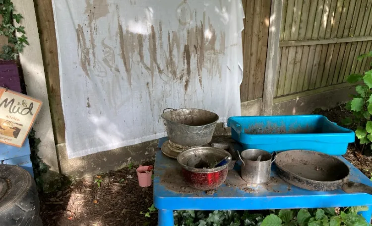 Sheet and mud mark making