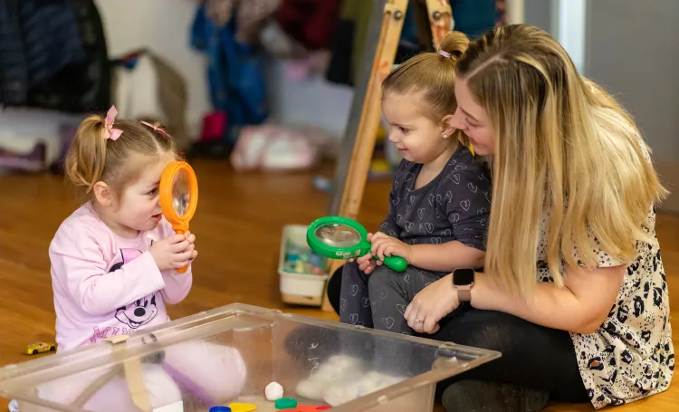 Magnifying Glass Play